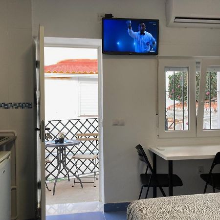 Malaguena Salerosa "Apartamento - Estudio Con Terraza" En Casa Tipica De 1 A 4 Dormitorios Малага Экстерьер фото