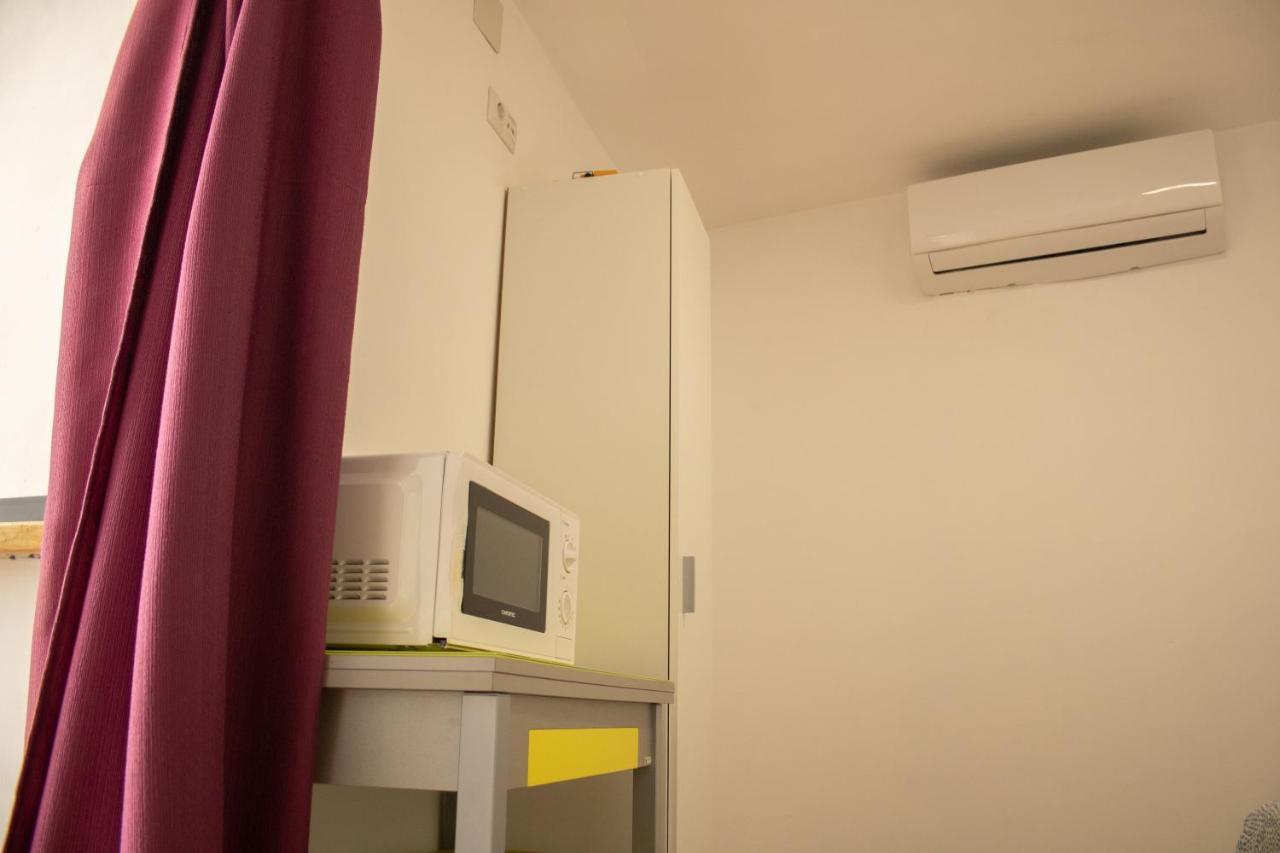 Malaguena Salerosa "Apartamento - Estudio Con Terraza" En Casa Tipica De 1 A 4 Dormitorios Малага Экстерьер фото